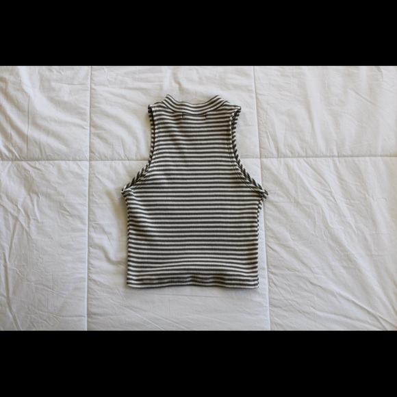 High Neck Cropped Tanktop (S) - Picture 2 of 3